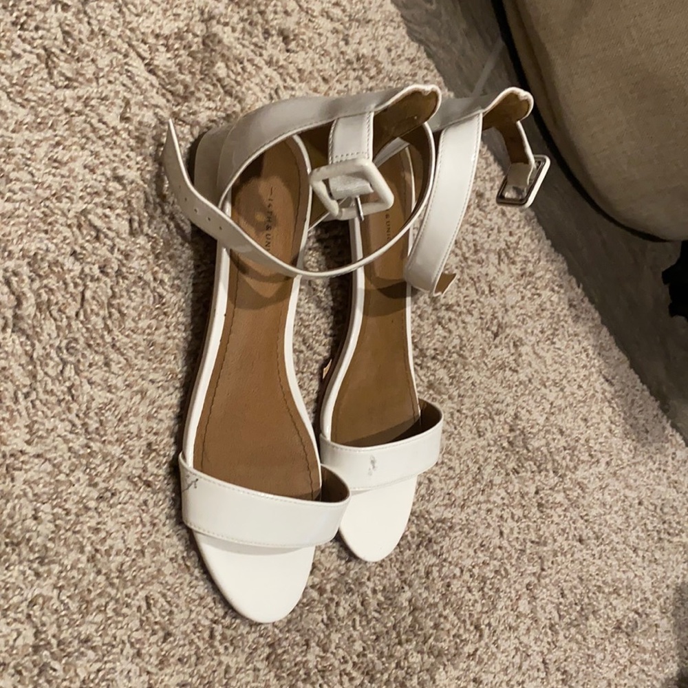 White sandals with small heel